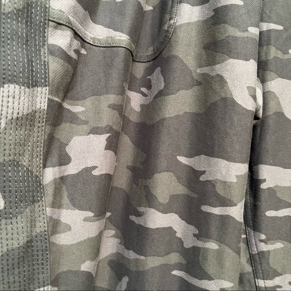 Athleta Farallon Green Camouflage Joggers Size 18 NWT - Picture 6 of 11